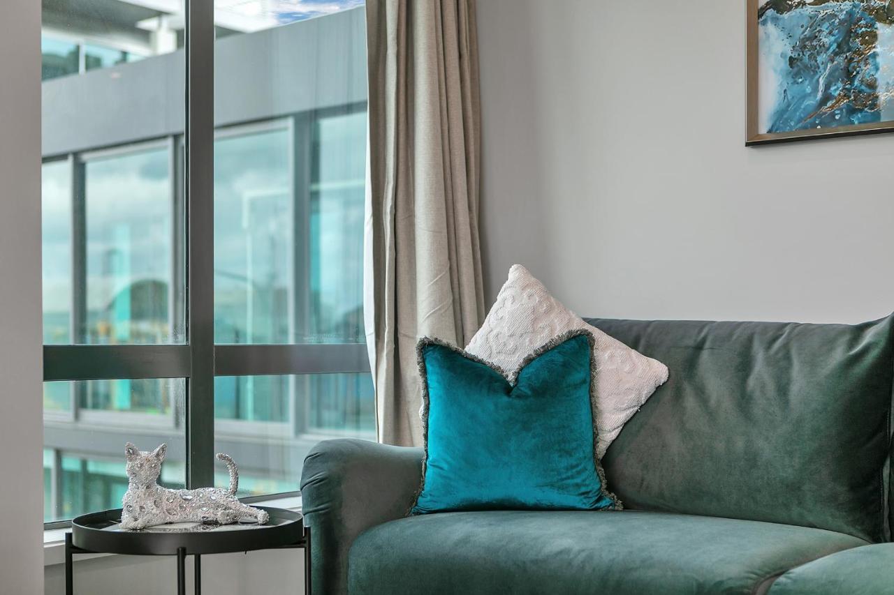 Your Renovated Retreat + Cp Оукланд Екстериор снимка