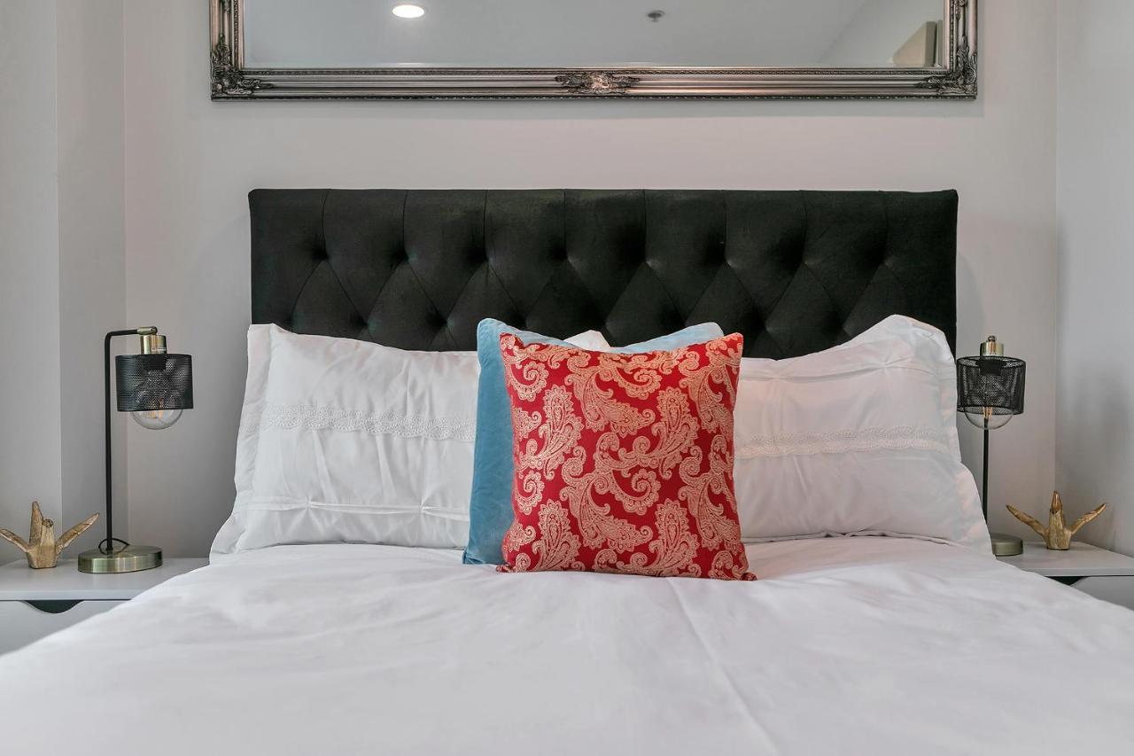 Your Renovated Retreat + Cp Оукланд Екстериор снимка